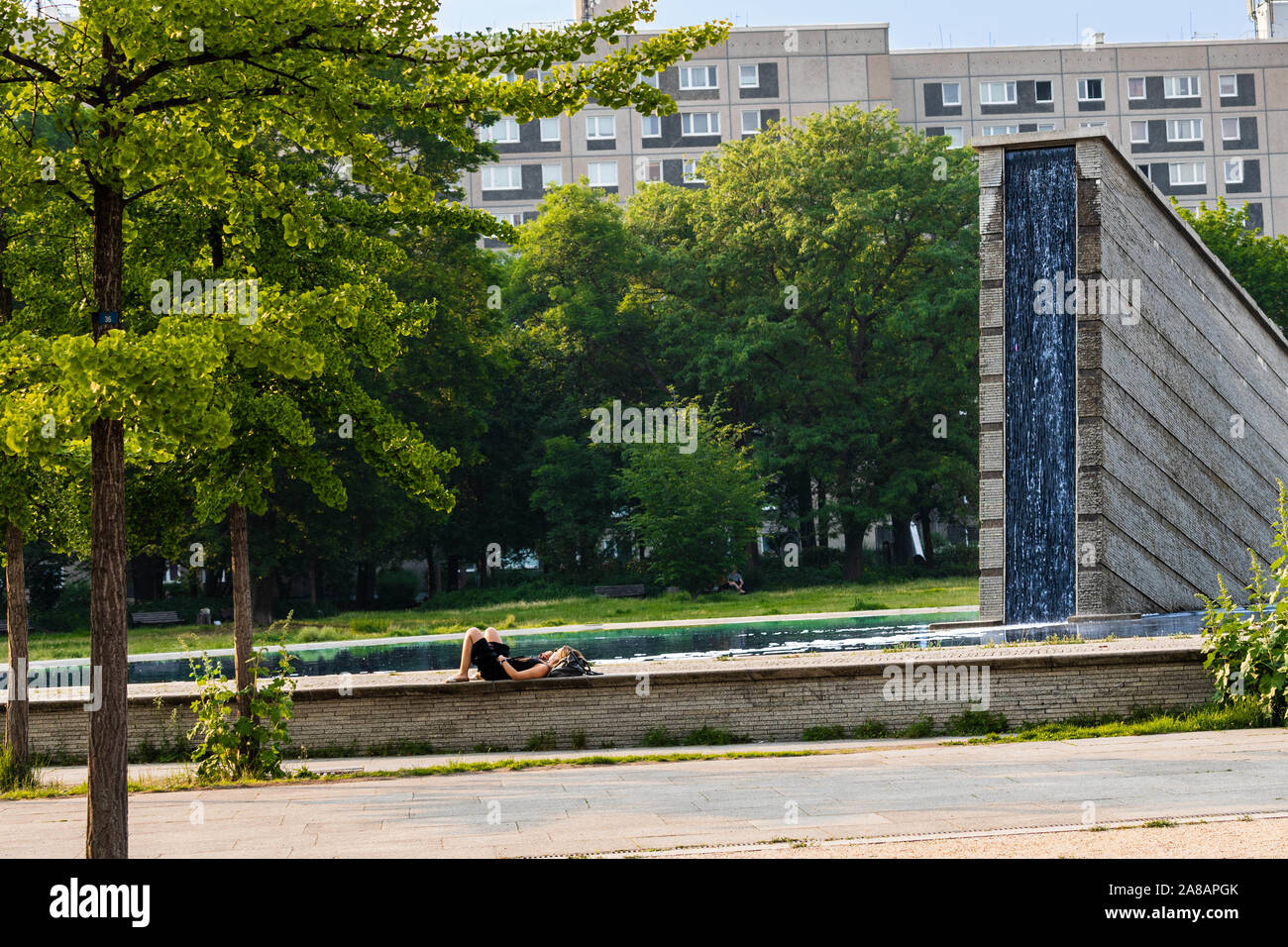 La fontana a muro una delle fontane più recenti a Berlino. Foto Stock