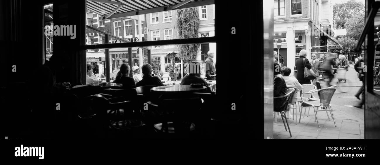 I turisti in un Cafe, Amsterdam, Paesi Bassi Foto Stock