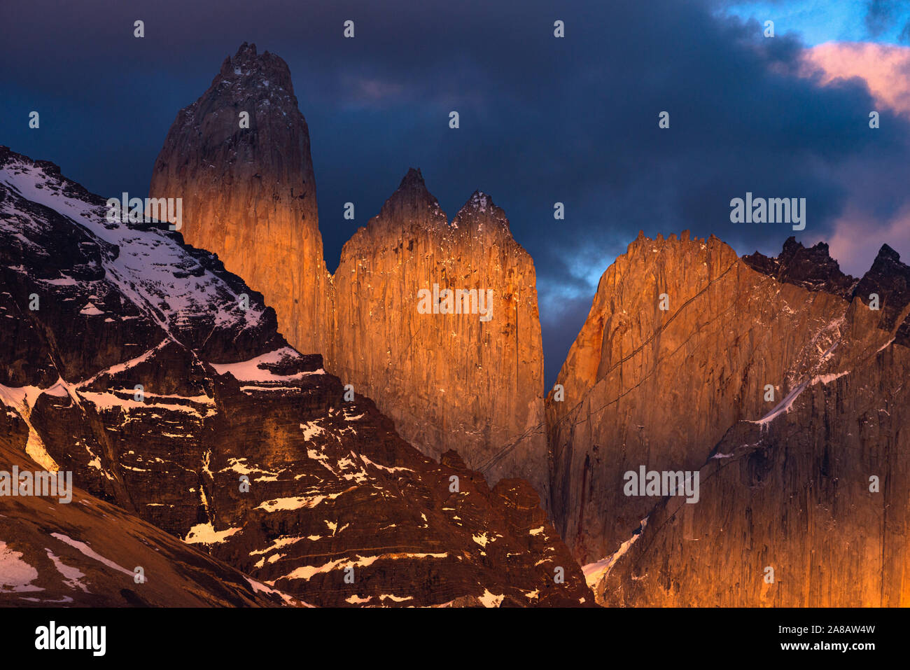 Le famose vette di granito di Torres del painel Parco Nazionale del Cile Foto Stock
