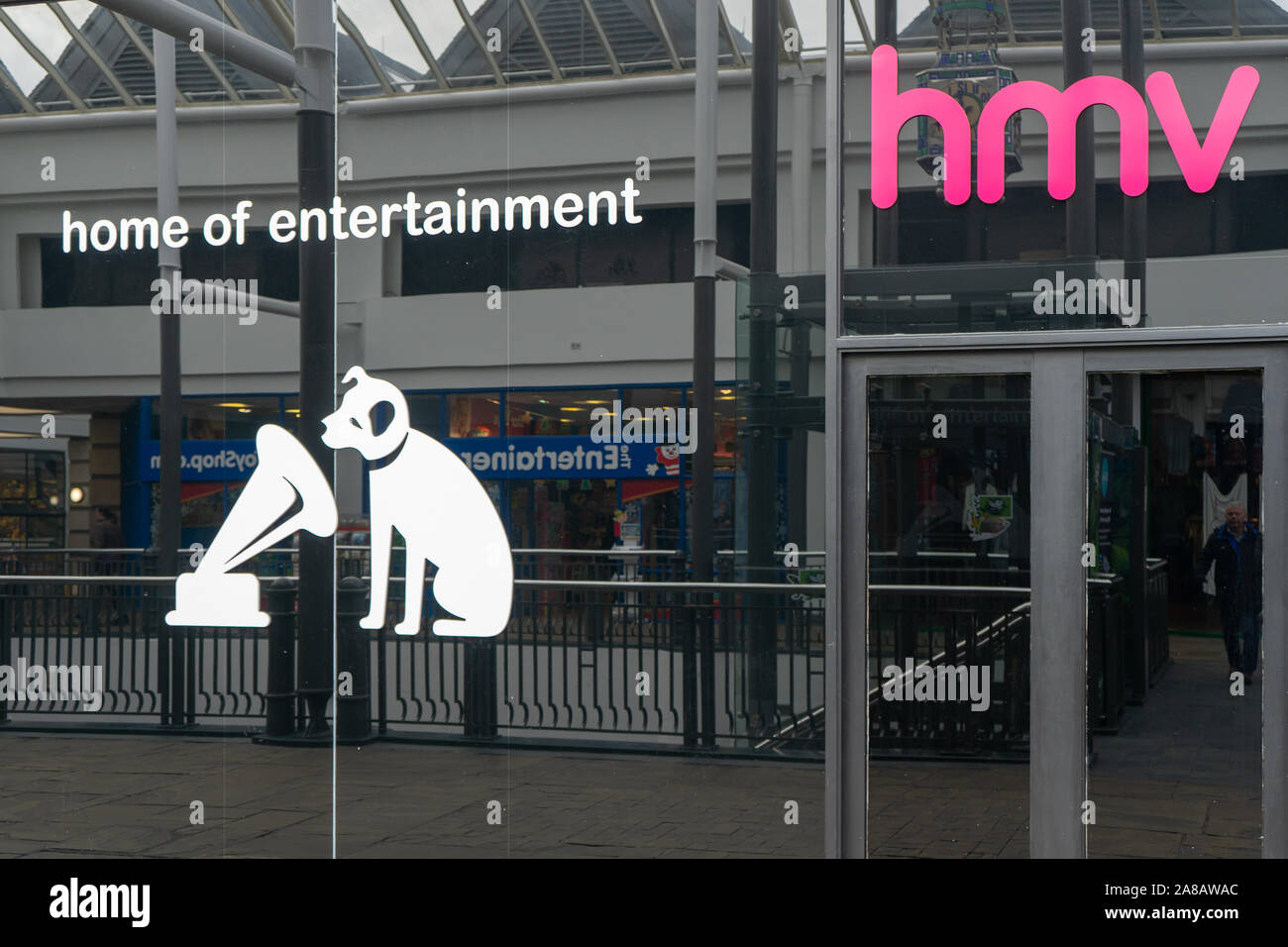 La parte esterna di un intrattenimento HMV store o un negozio in un centro commerciale o centro commerciale per lo shopping Foto Stock