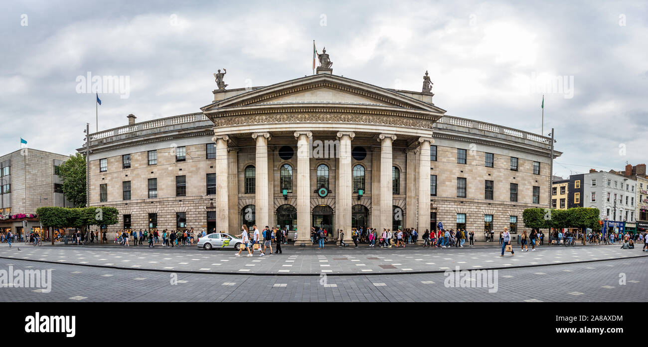 Vista panoramica del generale Post edificio per uffici in un giorno nuvoloso a Dublino, Irlanda Foto Stock