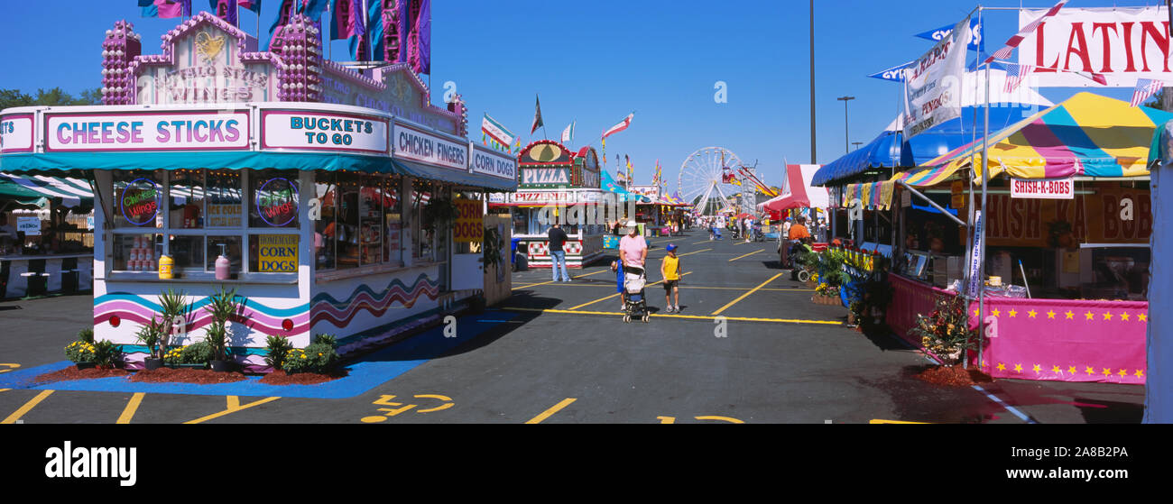 Le bancarelle del mercato in un parco di divertimenti, Erie County Fair e esposizione, Erie County, Amburgo, nello Stato di New York, Stati Uniti d'America Foto Stock