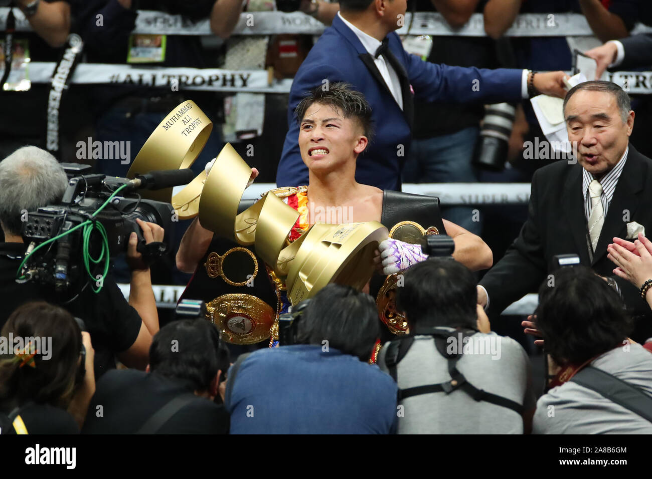 Diventare il unified IBF e WBA Peso gallo campione. 7 Nov, 2019. Naoya Inoue (JPN), 7 novembre 2019 - Pugilato : finale del World Boxing Super Serie - Peso gallo torneo, a Saitama Super Arena, Saitama, Giappone. Inoue ha vinto la lotta per diventare il unified IBF e WBA Peso gallo campione. Credito: YUTAKA AFLO/sport/Alamy Live News Foto Stock