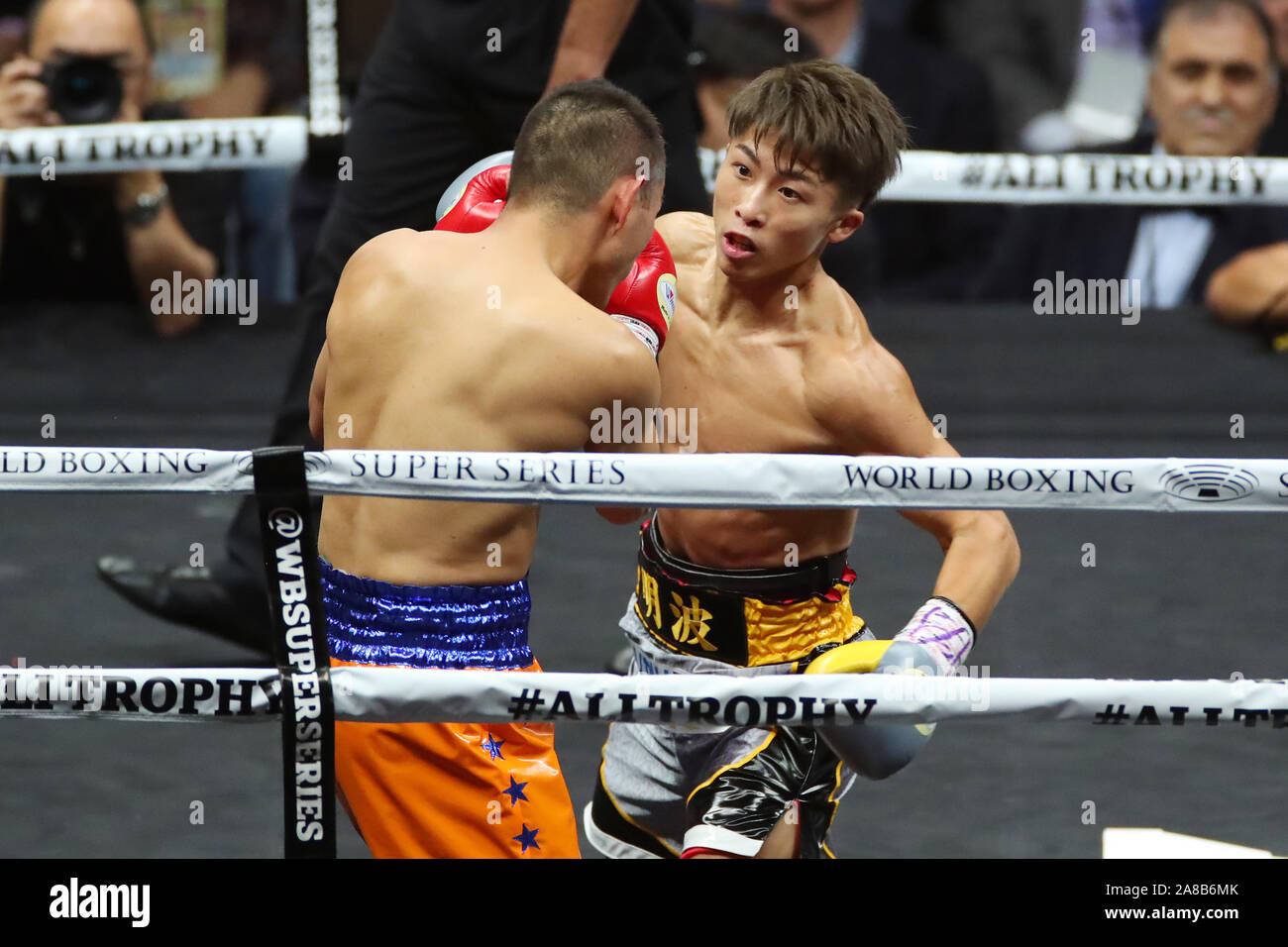 Diventare il unified IBF e WBA Peso gallo campione. 7 Nov, 2019. Naoya Inoue (JPN), 7 novembre 2019 - Pugilato : finale del World Boxing Super Serie - Peso gallo torneo, a Saitama Super Arena, Saitama, Giappone. Inoue ha vinto la lotta per diventare il unified IBF e WBA Peso gallo campione. Credito: YUTAKA AFLO/sport/Alamy Live News Foto Stock