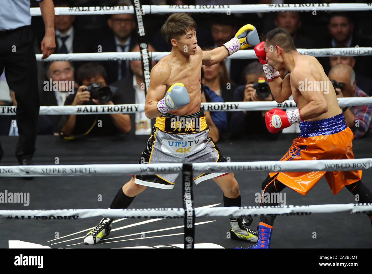 Diventare il unified IBF e WBA Peso gallo campione. 7 Nov, 2019. Naoya Inoue (JPN), 7 novembre 2019 - Pugilato : finale del World Boxing Super Serie - Peso gallo torneo, a Saitama Super Arena, Saitama, Giappone. Inoue ha vinto la lotta per diventare il unified IBF e WBA Peso gallo campione. Credito: YUTAKA AFLO/sport/Alamy Live News Foto Stock
