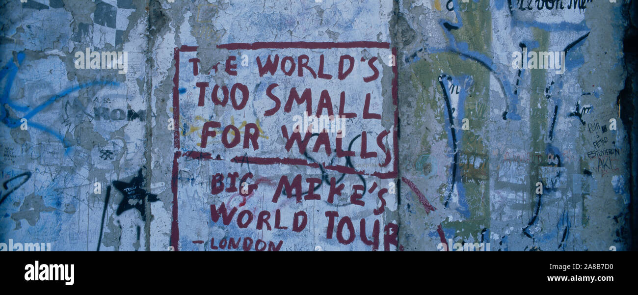 Graffiti su una parete, muro di Berlino, Berlino, Germania Foto Stock