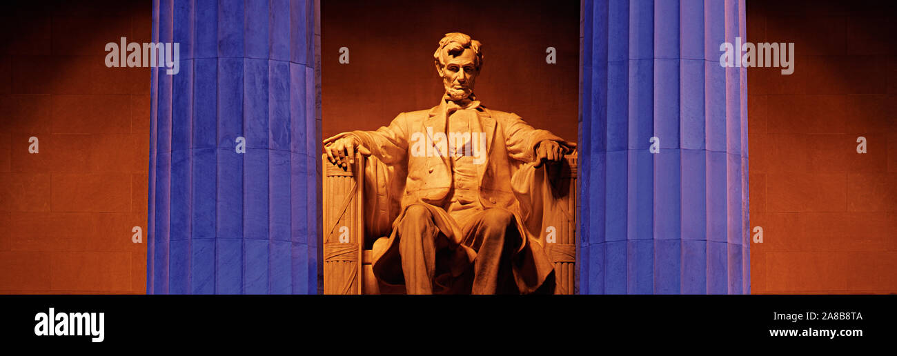 Statua di Abraham Lincoln in un memorial, il Lincoln Memorial, Washington DC, Stati Uniti d'America Foto Stock