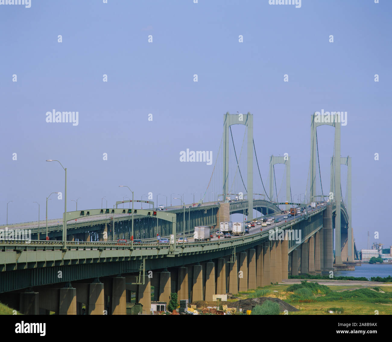 Il traffico su un ponte, Delaware Memorial Bridge, Fiume Delaware, Delaware, STATI UNITI D'AMERICA Foto Stock