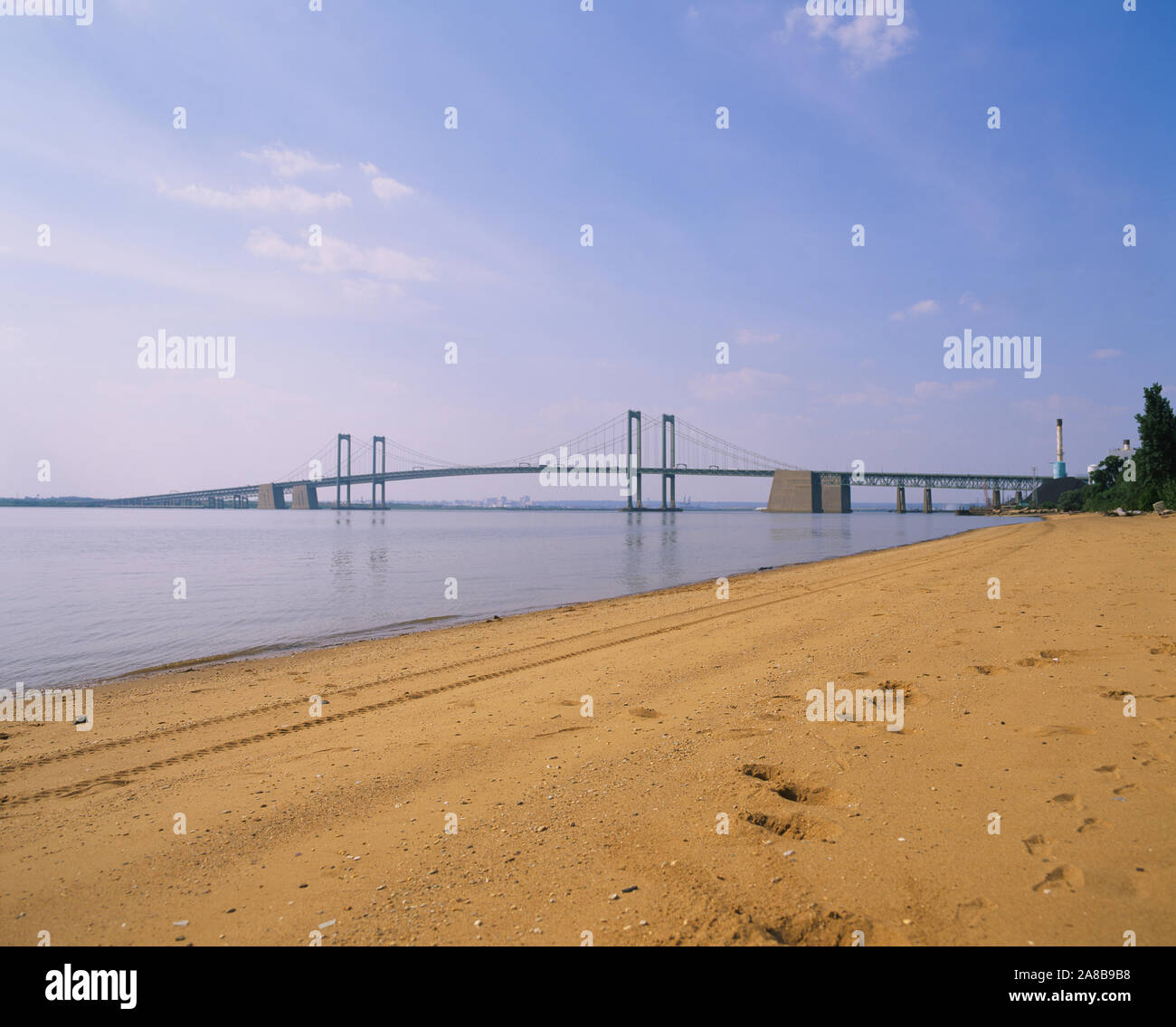 Ponte su un fiume Delaware Memorial Bridge, Fiume Delaware, Delaware, STATI UNITI D'AMERICA Foto Stock
