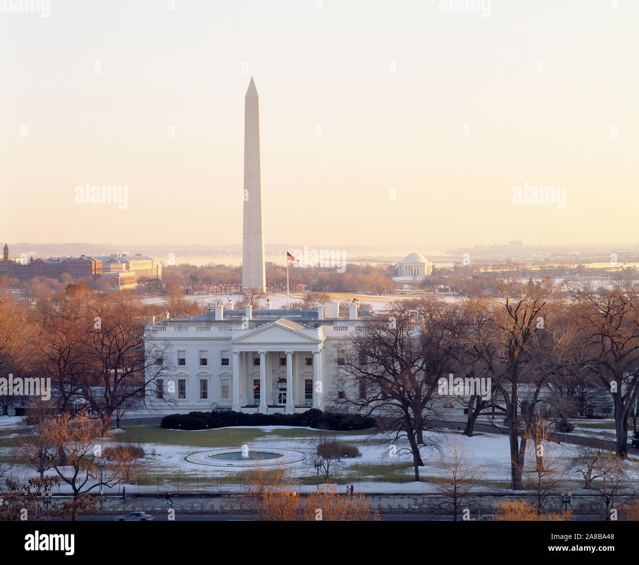 Vista della Casa Bianca e il Monumento a Washington al tramonto, Washington DC, Stati Uniti d'America Foto Stock
