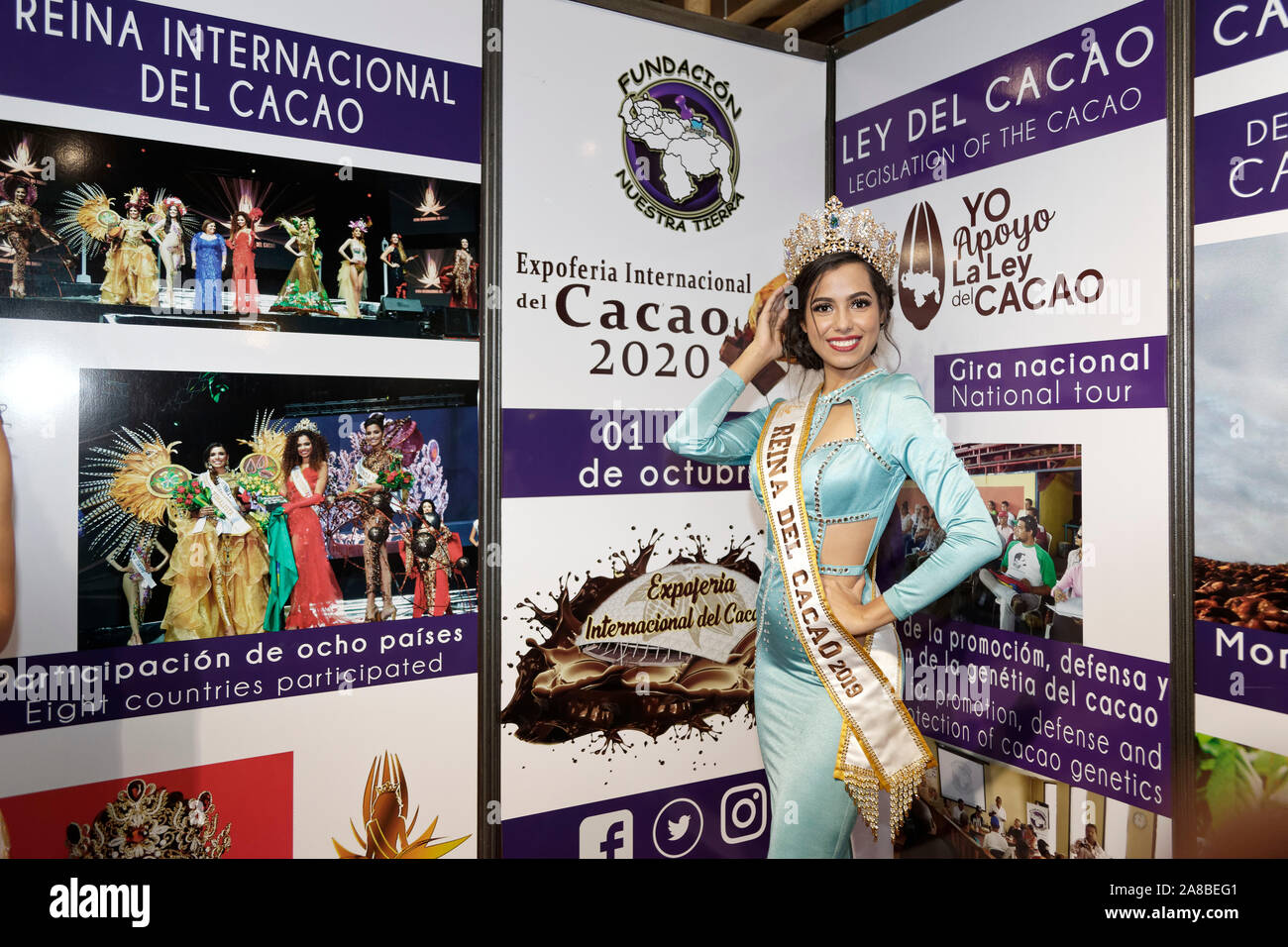 Parigi, Francia. 02 Nov, 2019. La regina del cacao 2019 assiste il venticinquesimo anniversario del Salon du Chocolat il 2 novembre 2019 a Parigi, Francia. Foto Stock