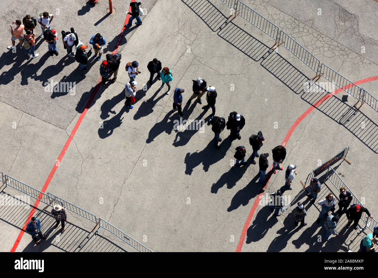 Vista di persone dalla torre di osservazione presso il circuito delle Americhe, Austin in Texas Foto Stock