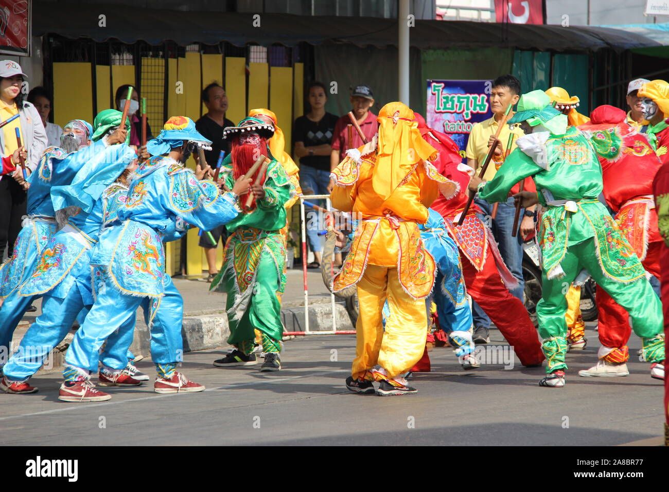 Drago Cinese processione di danza Roi Et, Thailandia Foto Stock