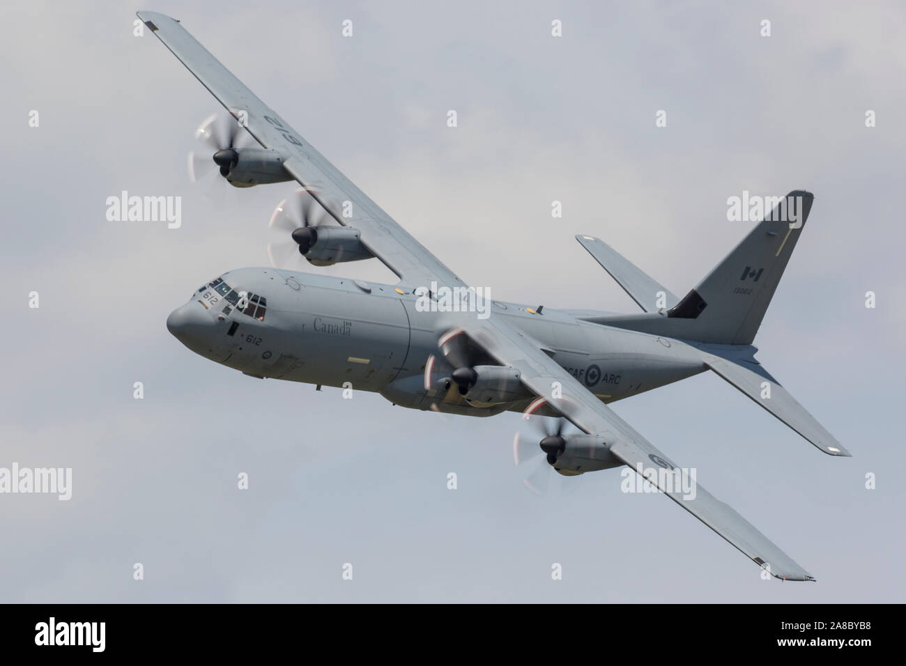 Un Royal Canadian Air Force CC-130 Hercules esegue al 2019 Thunder su Airshow Michigan. Foto Stock