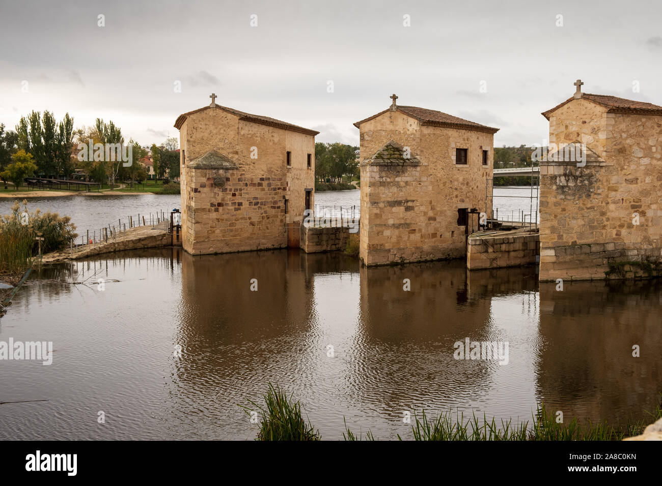 Il vecchio mulino sul fiume Douro, Zamora, Spagna Foto Stock