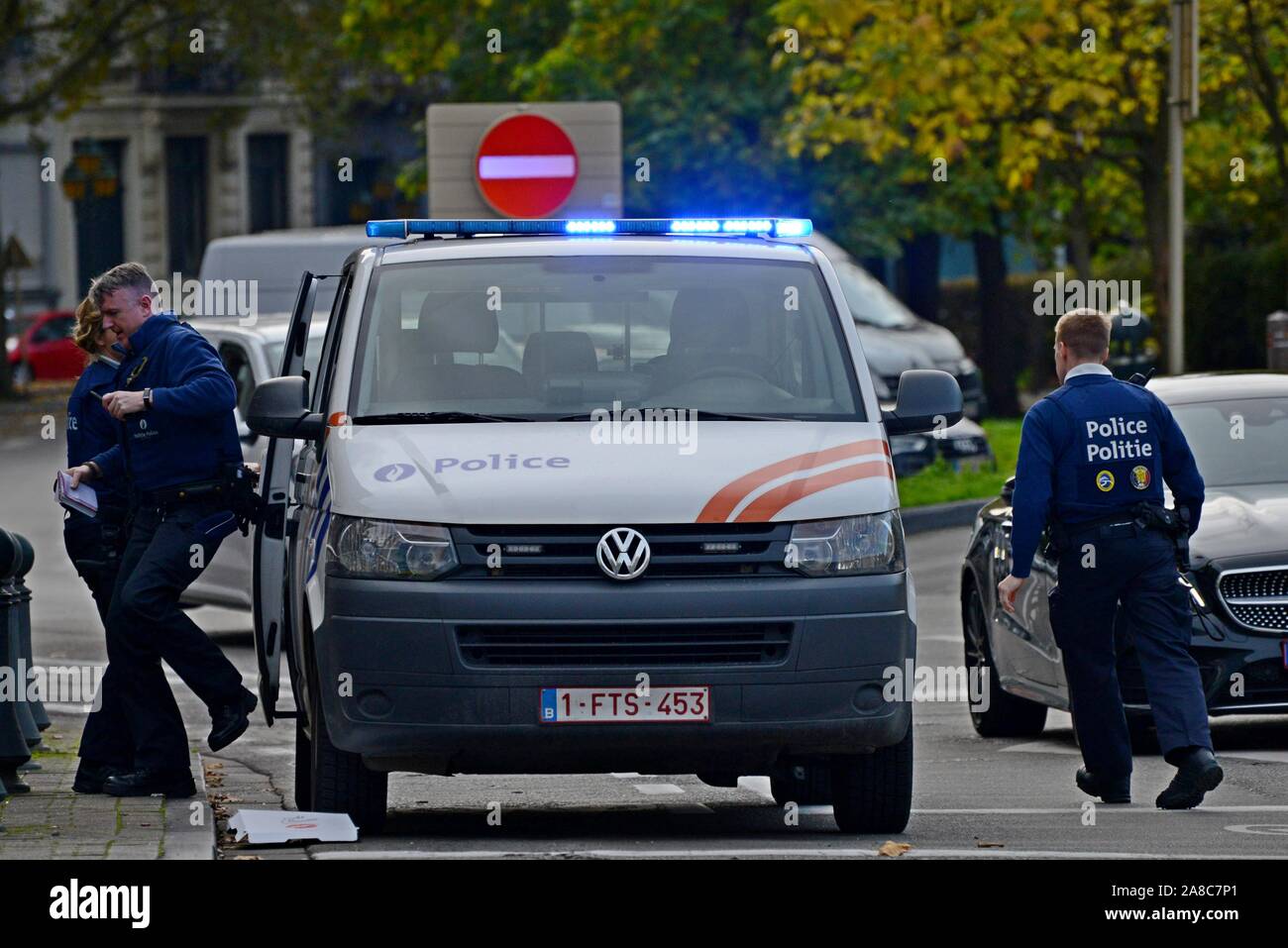 Belga di Polizia Ferroviaria - spoorwegpolitie - risponde a un incidente in Boulevard de Waterloo, Bruxelles, Belgio Foto Stock