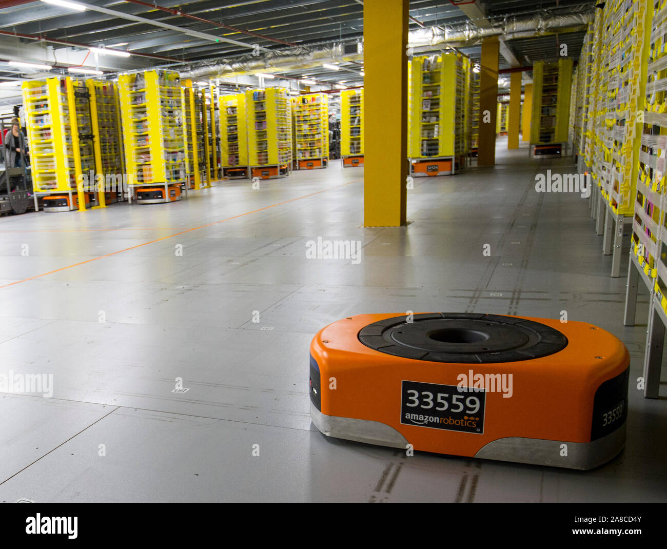 Il sistema di automazione del funzionamento di un magazzino di Amazon nelle  Midlands dell'Inghilterra. Lo stato dell'arte Robotics consente di  ottimizzare la catena di fornitura e ridurre il lavoro umano dei costi