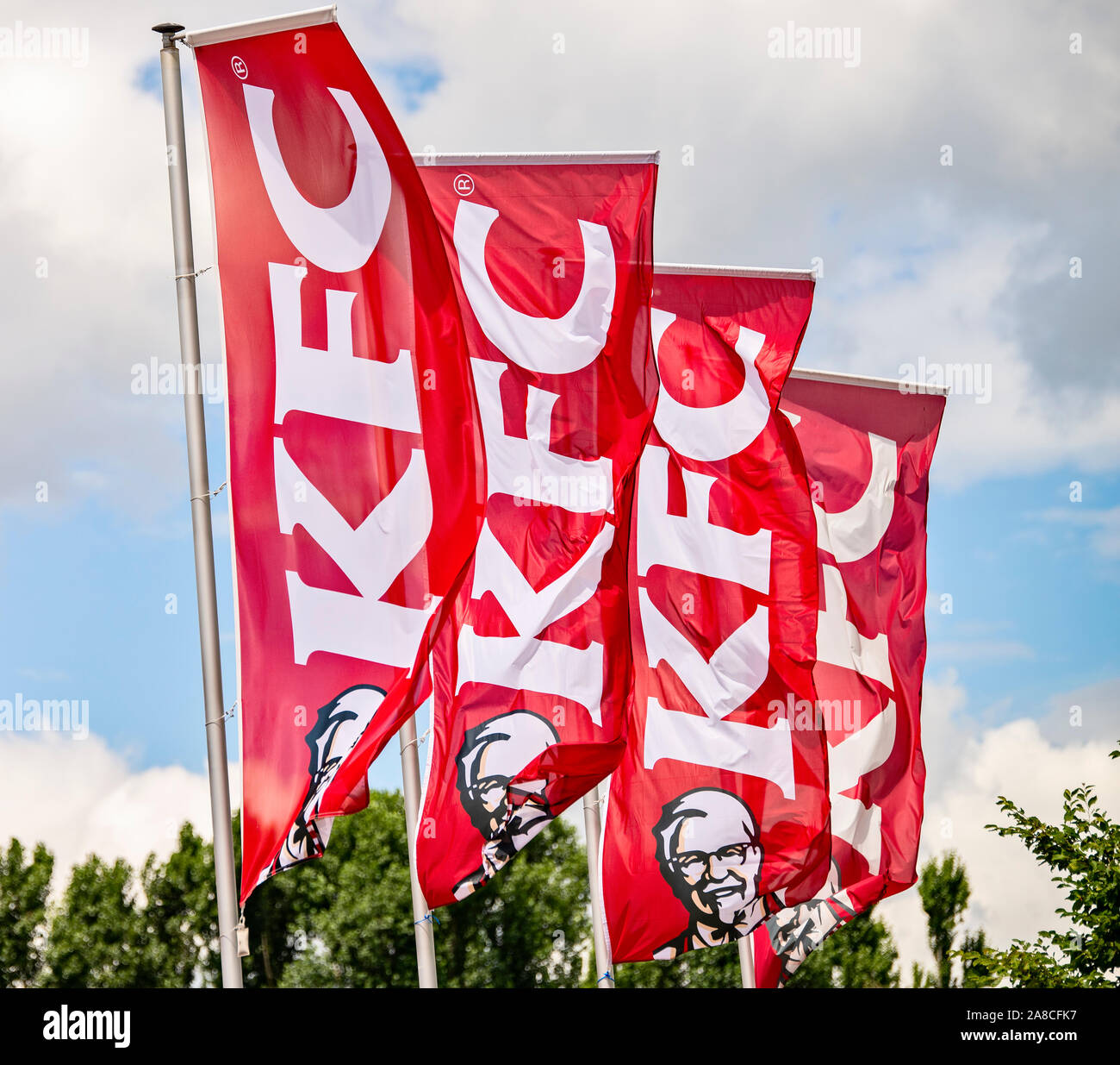 Kentucky Fried Chicken bandiere nella parte anteriore di un KFC ristorante Foto Stock