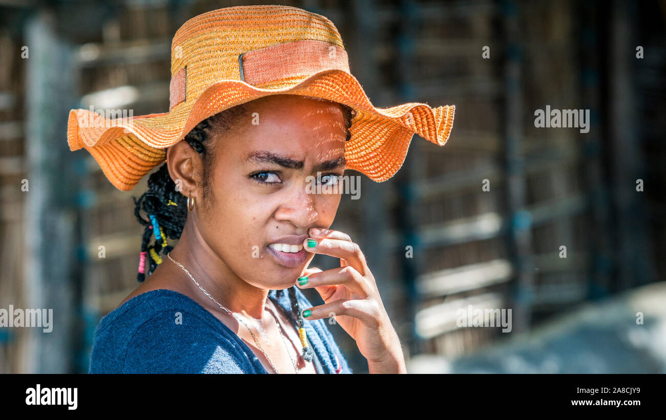 Comunità di Vezo vicino a Tulear (Toliara), Madagascar sud-occidentale. Immagini della vita quotidiana, specialmente attività di pesca. Foto Stock
