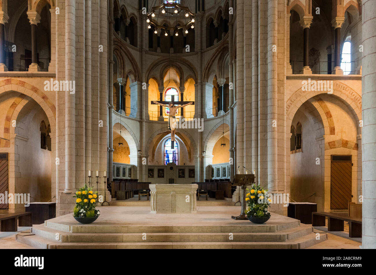 Semplice ma bellissimo interno al Limburger Dom, Hessen, Germania Foto Stock