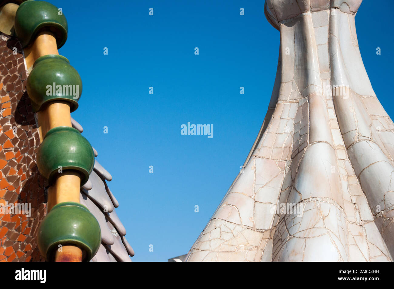 Casa Batllo dall architetto Antoni Gaudi. Dettaglio del tetto che mostra colori e texture. Foto Stock