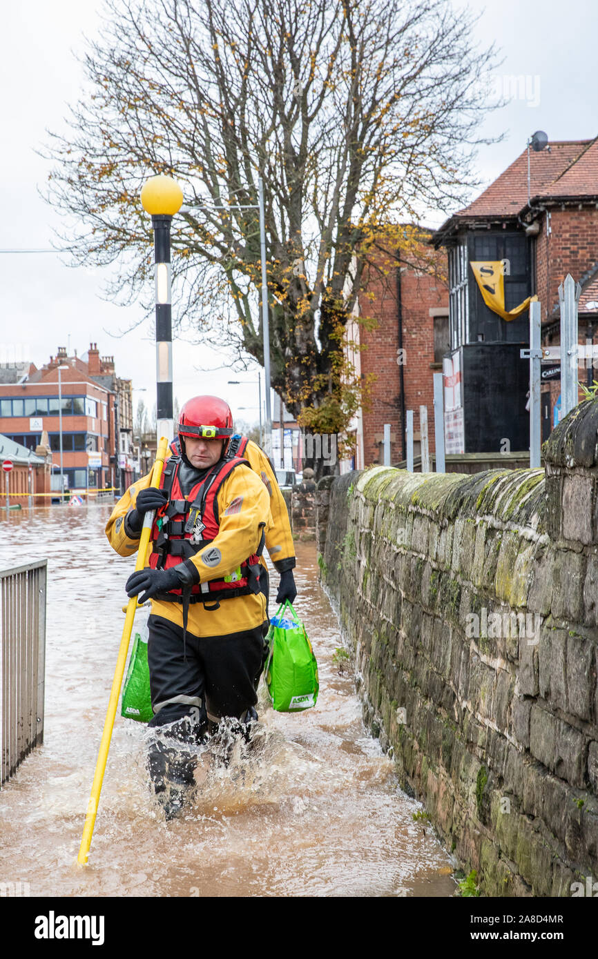 Worksop, Regno Unito. 8 novembre 2019. Inondazioni in Worksop, Regno Unito, a seguito di forti piogge che hanno causato il fiume Ryton a raffica si tratta di banche. Credito: Andy Gallagher/Alamy Live News Foto Stock