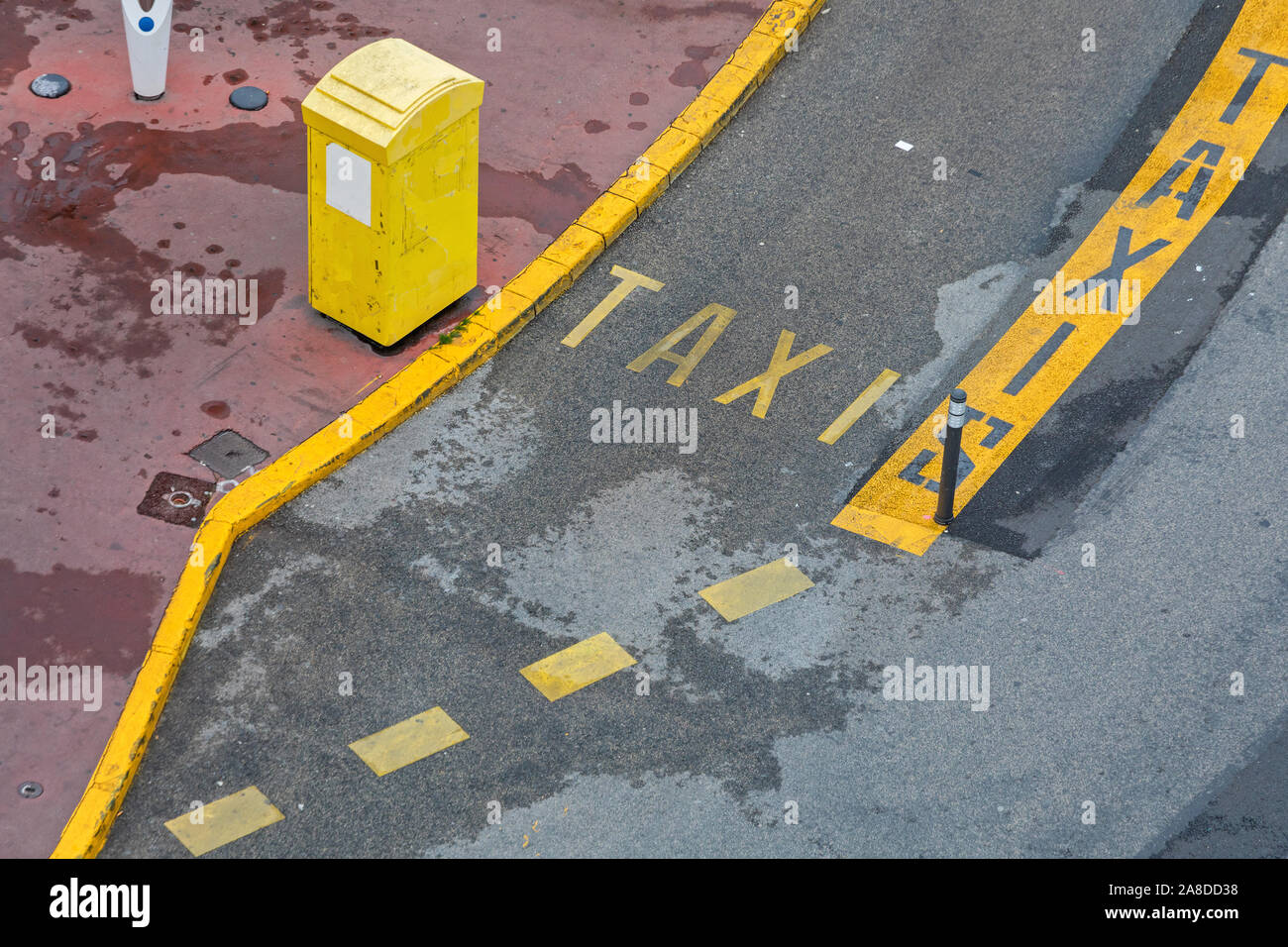 Vuoto Parcheggio Taxi Lane in Francia antenna Foto Stock