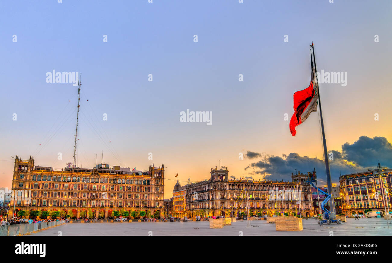 Pennone in Piazza Costituzione in Città del Messico Foto Stock