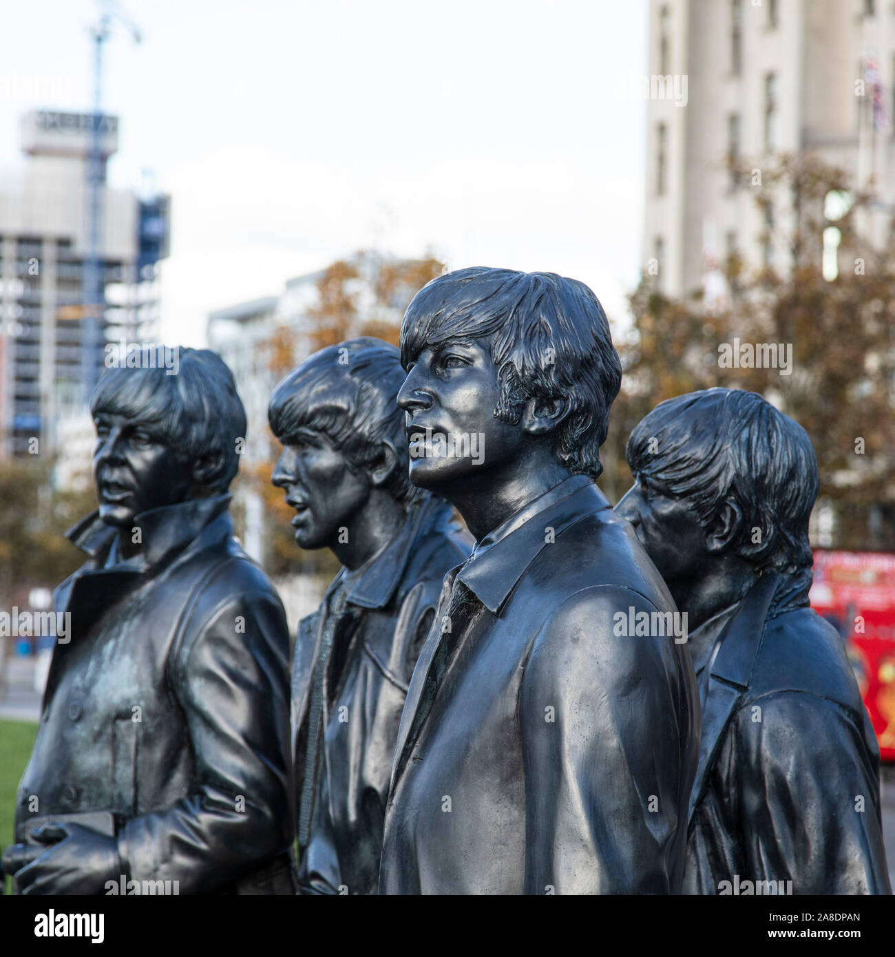 Statua di Beatles band sorge nella città di Liverpool, scolpito da Andrea Edwards Foto Stock