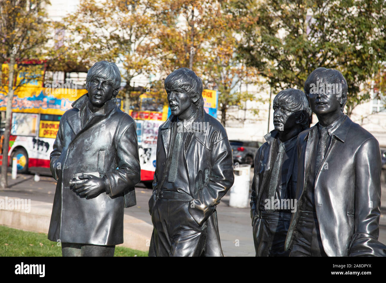 Statua di Beatles band sorge nella città di Liverpool, scolpito da Andrea Edwards Foto Stock