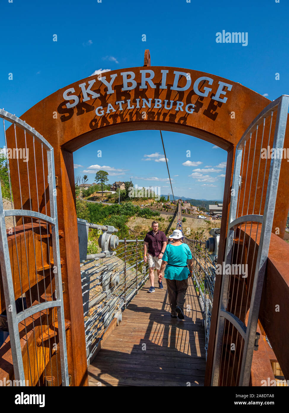 Gatlinburg sospensione pedonale ponte sopraelevato in Great Smoky Mountains resort città di Gatlinburg Tennessee negli Stati Uniti Foto Stock