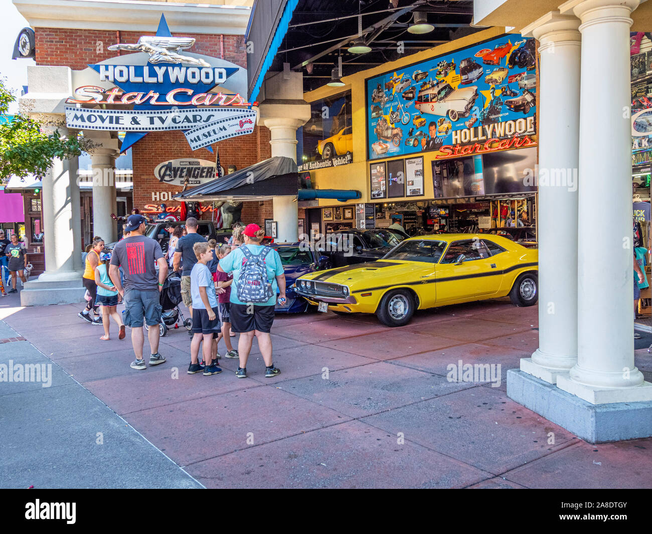 Parkway road anche se in centro di Great Smoky Mountains resort città di Gatlinburg Tennessee negli Stati Uniti Foto Stock