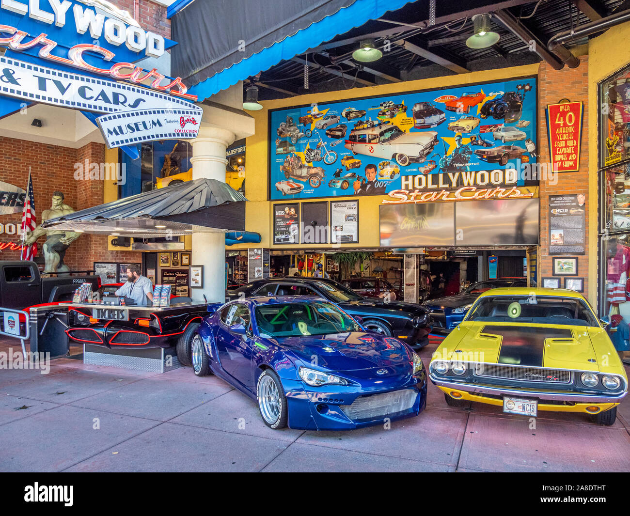 Parkway road anche se in centro di Great Smoky Mountains resort città di Gatlinburg Tennessee negli Stati Uniti Foto Stock