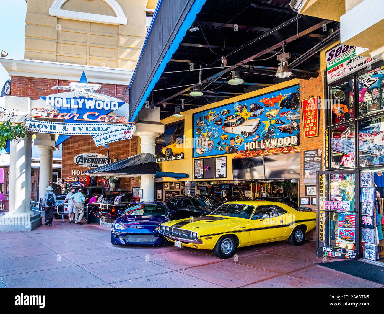 Parkway road anche se in centro di Great Smoky Mountains resort città di Gatlinburg Tennessee negli Stati Uniti Foto Stock