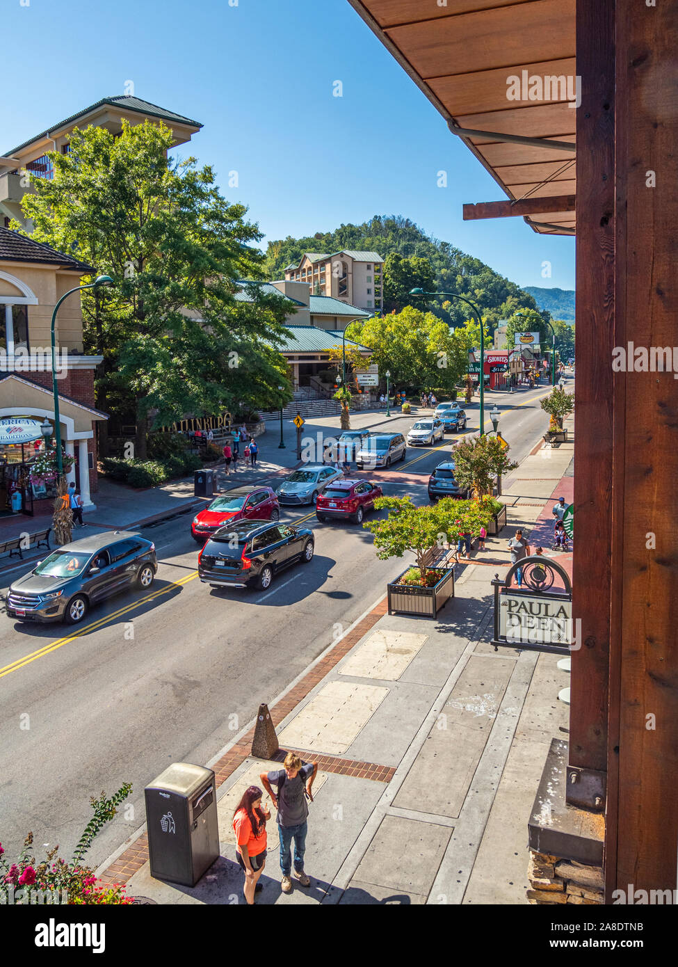 Parkway road anche se in centro di Great Smoky Mountains resort città di Gatlinburg Tennessee negli Stati Uniti Foto Stock