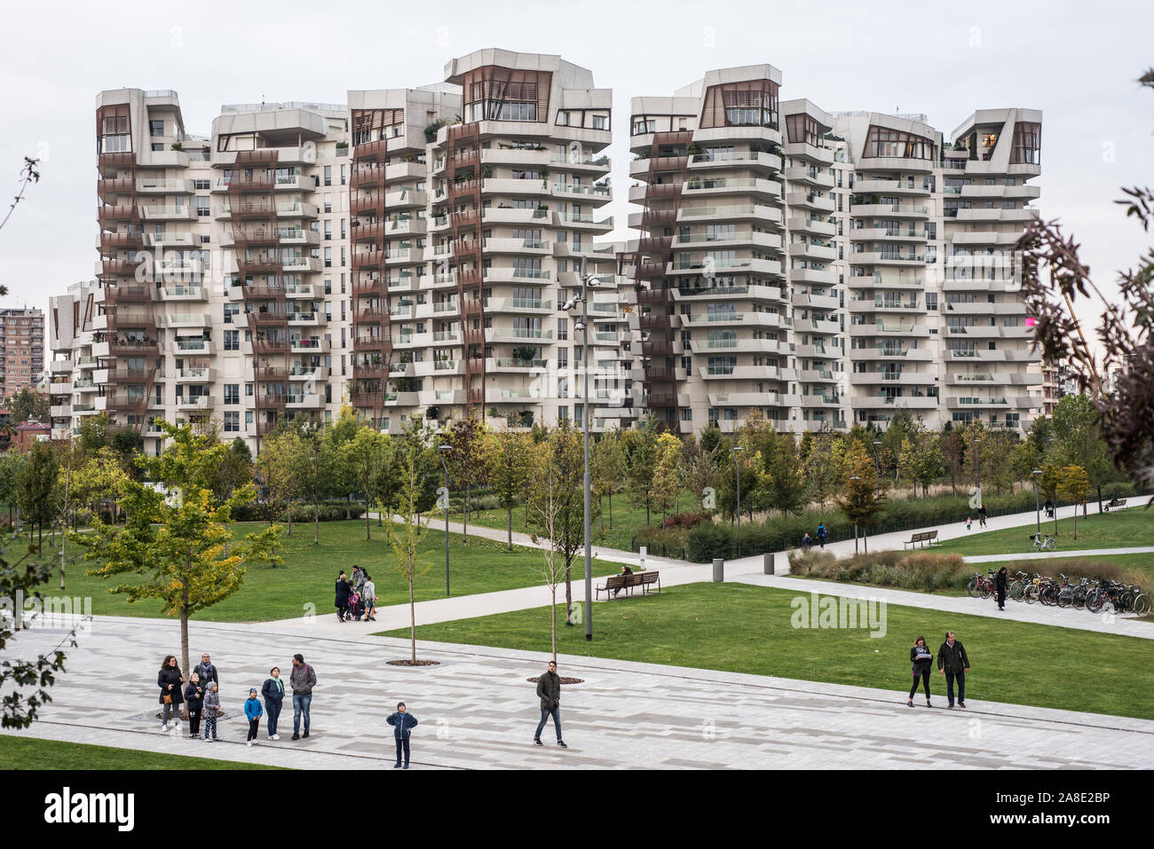 La vita della città, nuova area urbana, Milano, Italia. Ottobre 2109 Foto Stock