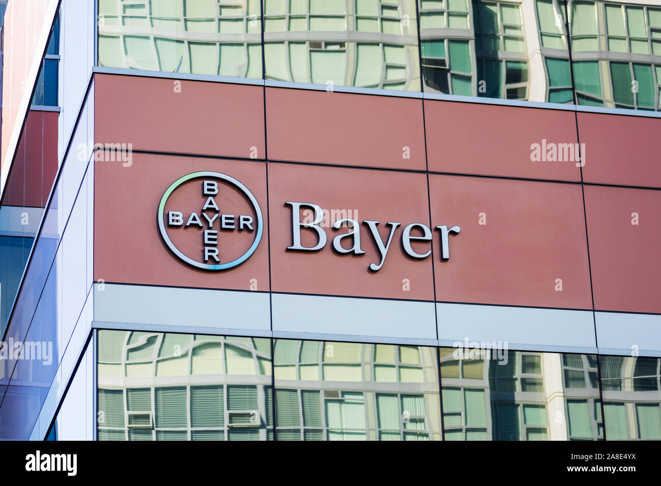 Bayer AG segno presso l ufficio della società nella Silicon Valley. Bayer AG è una multinazionale tedesca e farmaceutica scienze della vita company Foto Stock