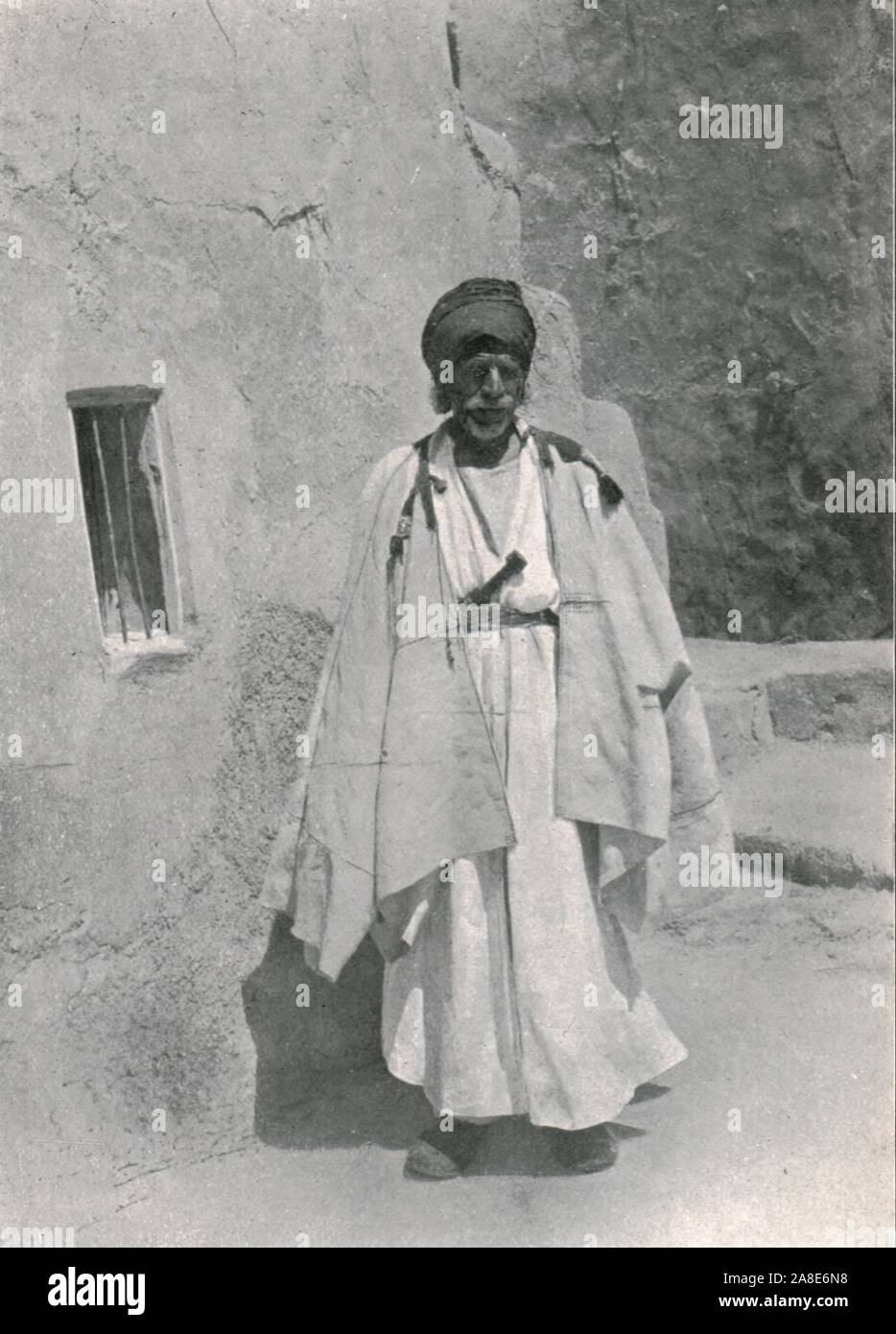 "Yezidi Shaykh di Sinjar', c1906-1913, (1915). Yazidi (o Yezidi) Sheikh da Sinjar, (nell Iraq del nord). Da "i califfi nell' ultimo patrimonio, una breve storia dell'Impero Turco" dal tenente-colonnello Sir Mark Sykes. [Macmillan &AMP; Co, London, 1915] Foto Stock