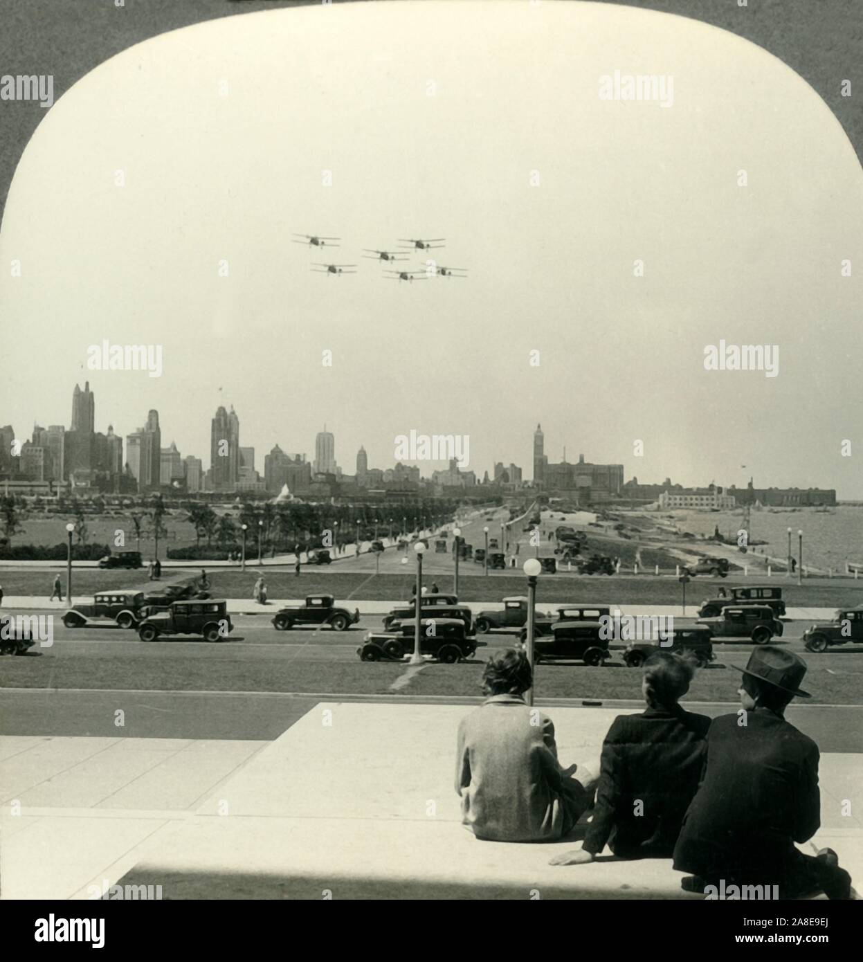 'Chicago's Skyline e Lake Shore Drive cercando N. da ingresso del museo del campo di Grant Park, Illinois', c1930s. Da "Giro del mondo". [Keystone View Company, Meadville, Pa., New York, Chicago, Londra] Foto Stock