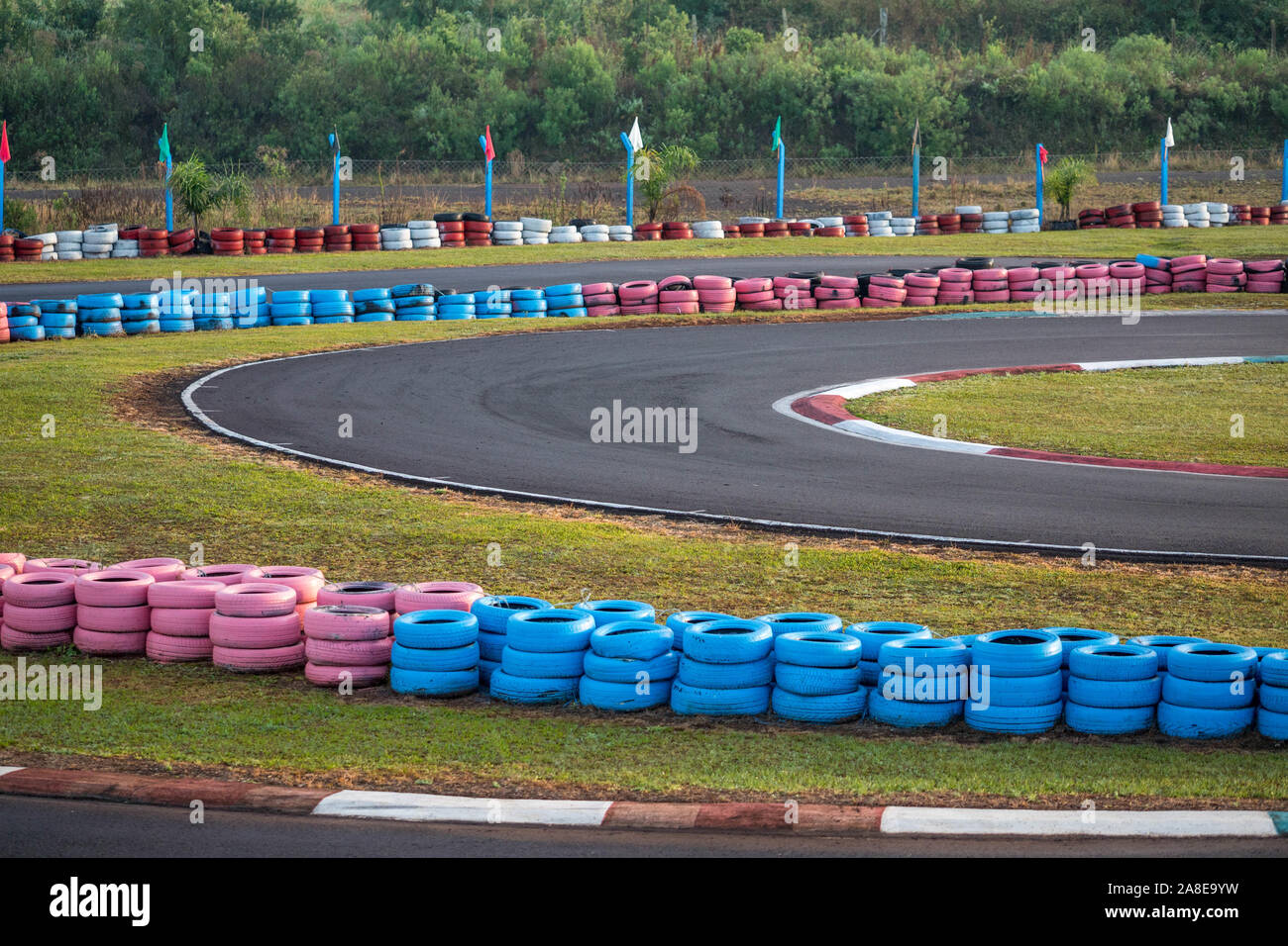 Circuito di kart curva come un concetto di difficoltà, di razza, di sforzo e di nuove sfide Foto Stock