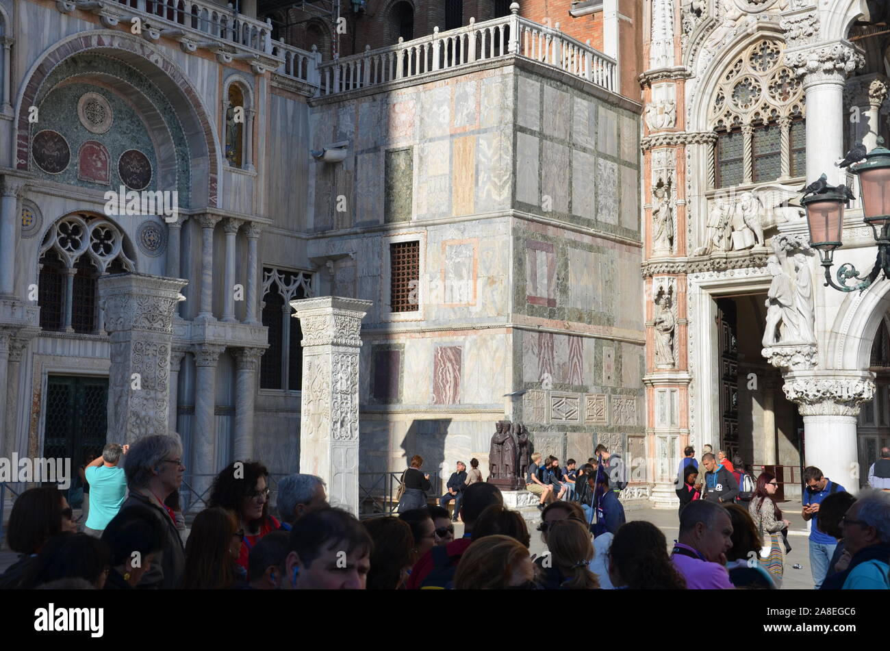 I pilastri da San Polyeuktos, Costantinopoli, noto come 'i pilastri di Acri," Piazza San Marco, Venezia Foto Stock