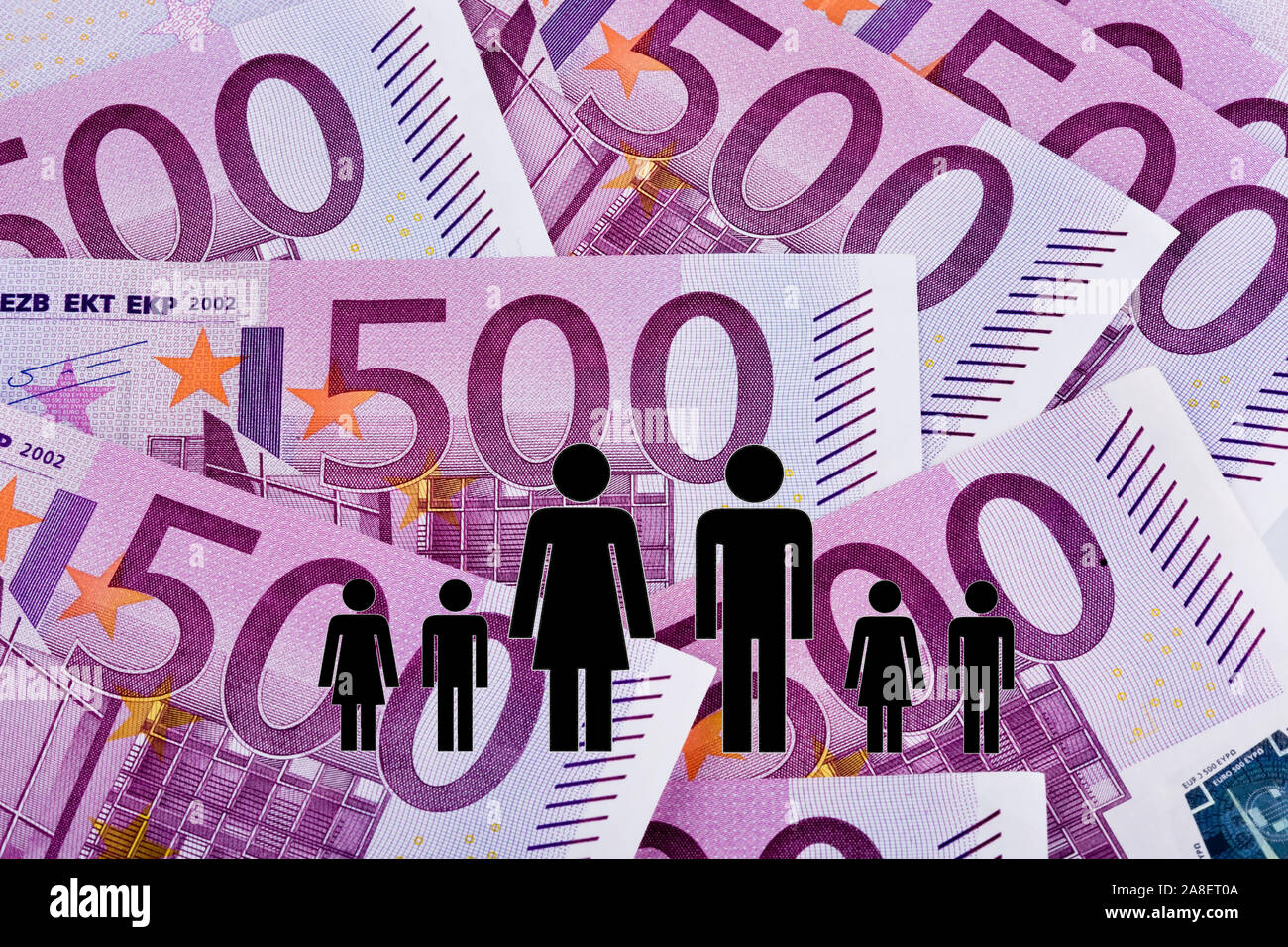 Familiengeld, Unterstützung der Familie, 500 Euro Banknoten, Währung der Europäischen Union, Foto Stock