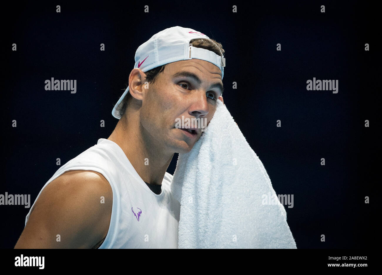 Londra, Regno Unito. 08 Nov, 2019. Rafa Nadal di Spagna durante la pratica presso la Nitto ATP Finals Tennis Londra media day all'O2, Londra, Inghilterra il 8 novembre 2019. Foto di Andy Rowland. Credito: prime immagini multimediali/Alamy Live News Foto Stock