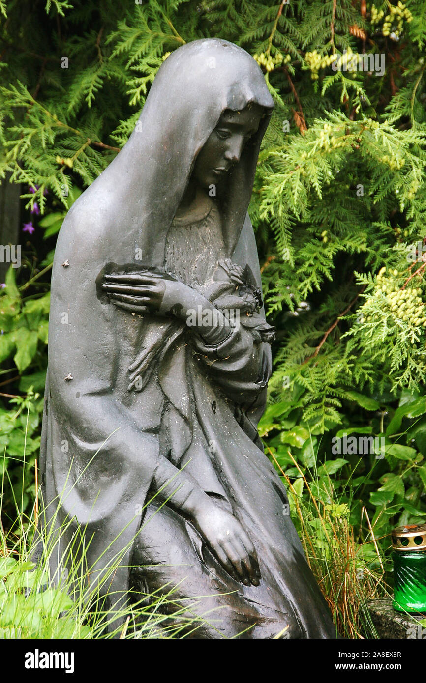 Russland, Moskau, Novodevici Friedhof, bei Neuen Jungfrauenkloster, statua, Frau, Jungfrau, Foto Stock