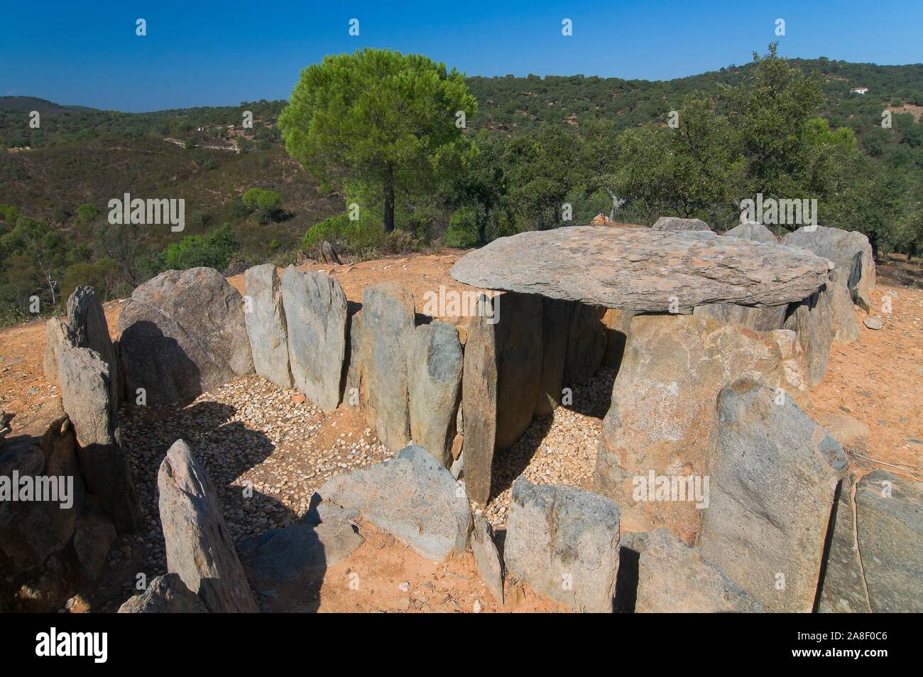 Dolmen di El Pozuelo - compreso tra 2500-2200 BC, Zalamea La Real. La provincia di Huelva, regione dell'Andalusia, Spagna, Europa. Foto Stock