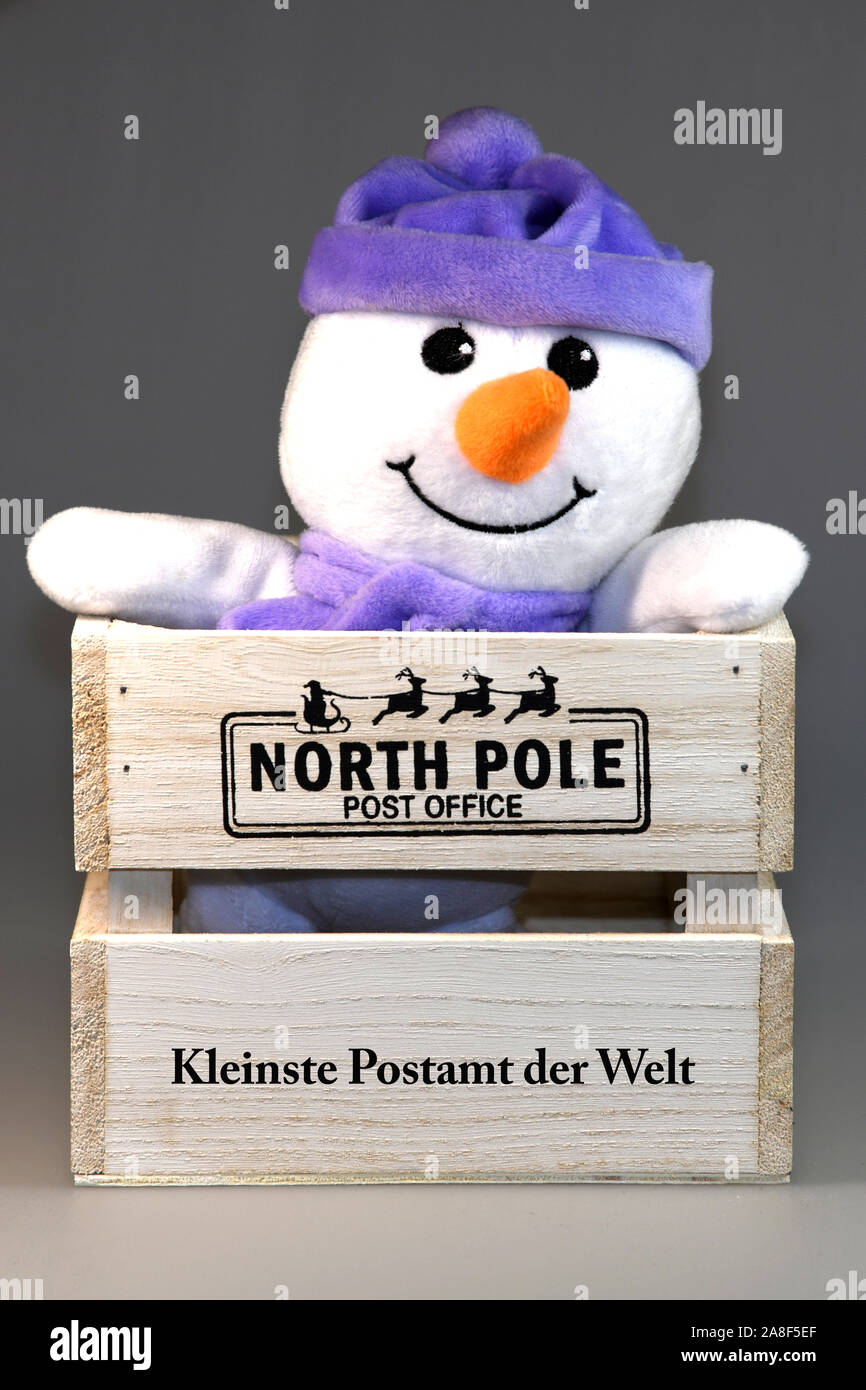 Schneemann im kleinsten Postamt der Welt am Nordpol Foto Stock