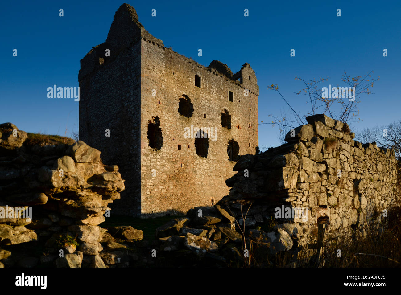 Le rovine di resti di Newark Castle in Scottish Borders Foto Stock