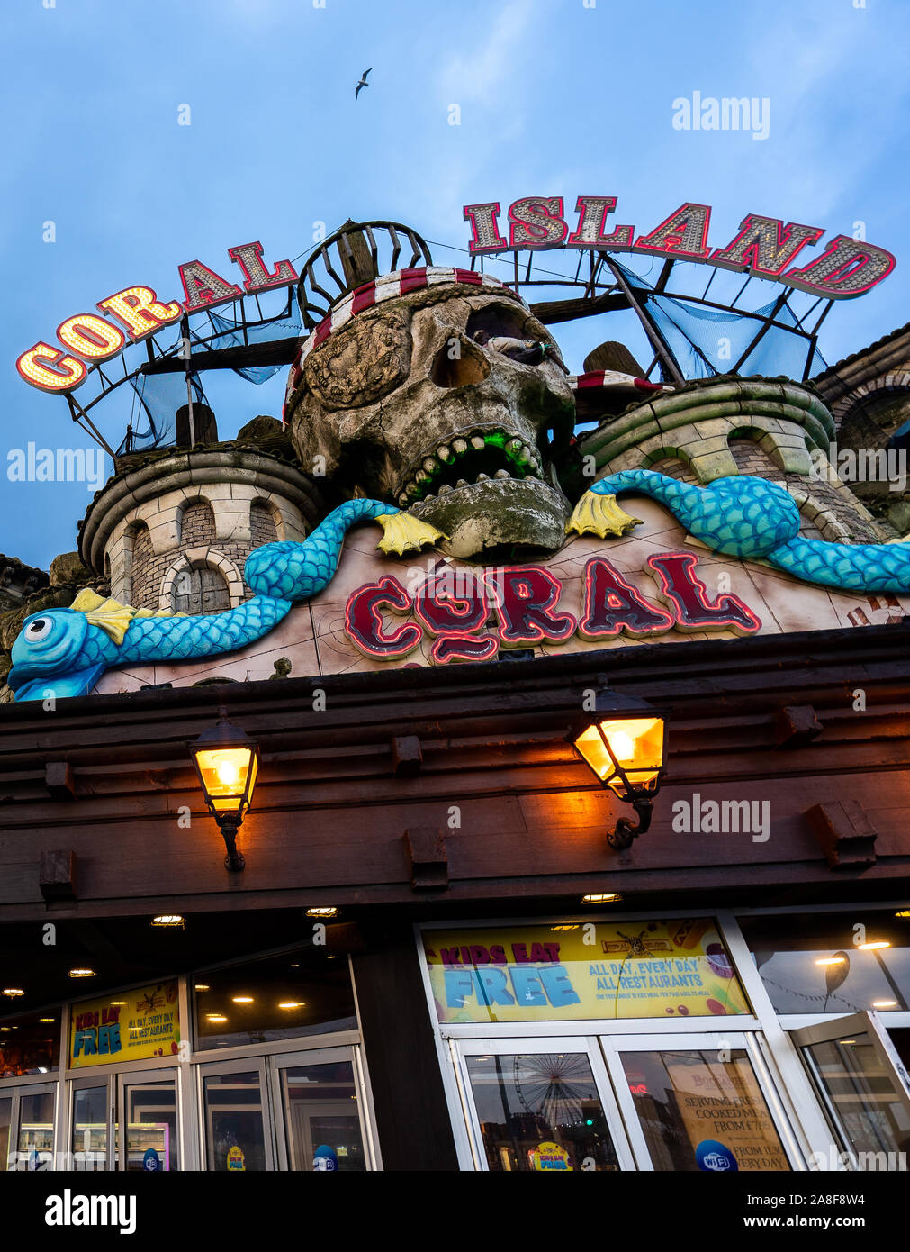 Coral Island Restaurant, casinò e arcate nel famoso British resort turistico di Blackpool, la cittadina di mare, città Foto Stock