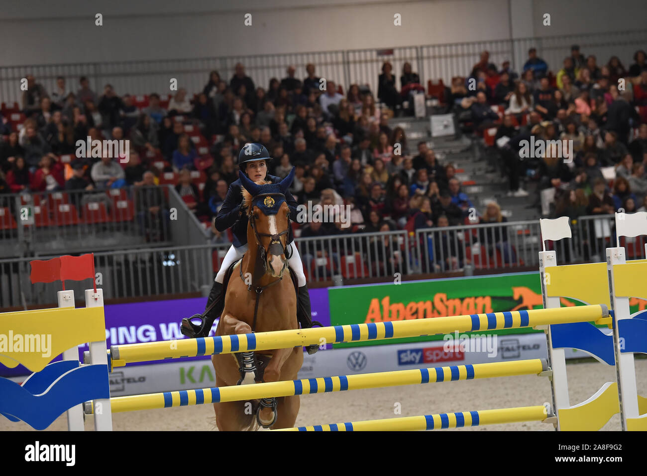 Verona, Italia, 08 Nov 2019, jumpng verona 2019 - longines csi5*-w premio n. 2 Categoria a tempo - tab a - h. 150 unire gli stati d'America springsteen jessica in sella una tensione du Val henry durante 121° Fiera Cavalli di Verona - Equitazione internazionale - Credito: LPS/Giancarlo dalla Riva/Alamy Live News Foto Stock