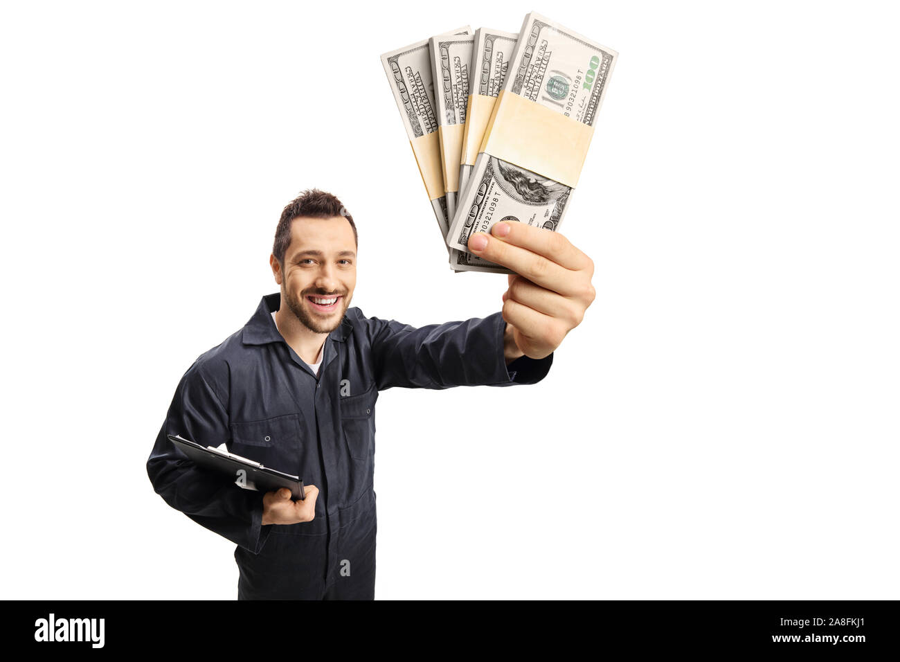 Repairman con un contenimento degli appunti di pile di denaro isolato su sfondo bianco Foto Stock